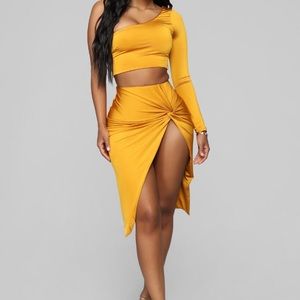 BRAND NEW Looking Amazing Skirt Set -Fashion Nova